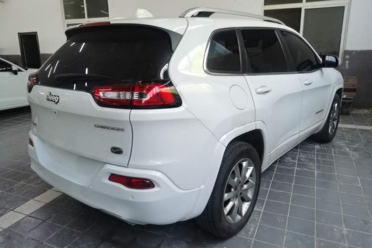 Used Jeep Cherokee 2017 2.4L Professional Edition Rear Right 45 Deg
