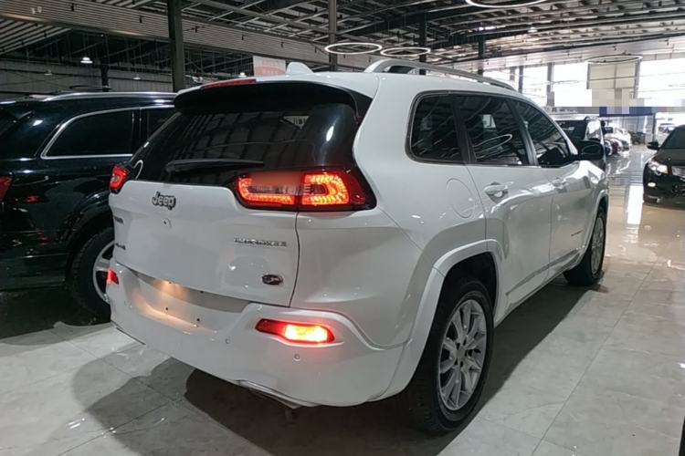 Used Jeep Cherokee 2017 2.4L Professional Smart Edition Rear Right 45 Deg