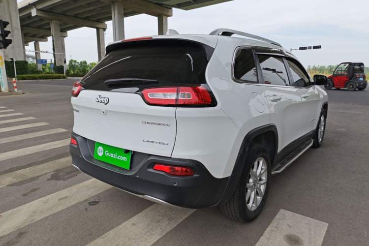 Used Jeep Cherokee 2017 2.0L Superior Edition Rear Right 45 Deg