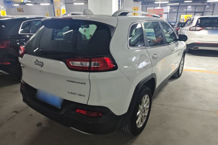 Used Jeep Cherokee 2017 2.0L Superior Edition Rear Right 45 Deg