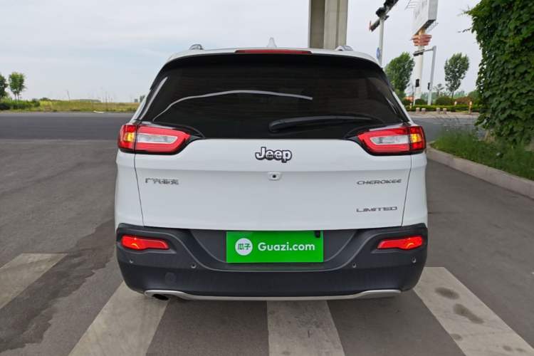 Used Jeep Cherokee 2017 2.0L Superior Edition Rear