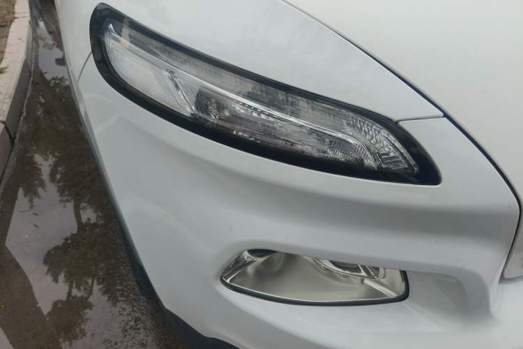 Used Jeep Cherokee 2017 2.0L Superior Edition Right Front Headlight