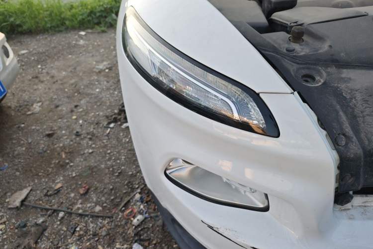 Used Jeep Cherokee 2017 2.4L Leading Smart Edition Right Front Headlight