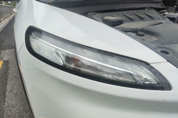 Used Jeep Cherokee 2017 2.0L Superior Edition Right Front Headlight