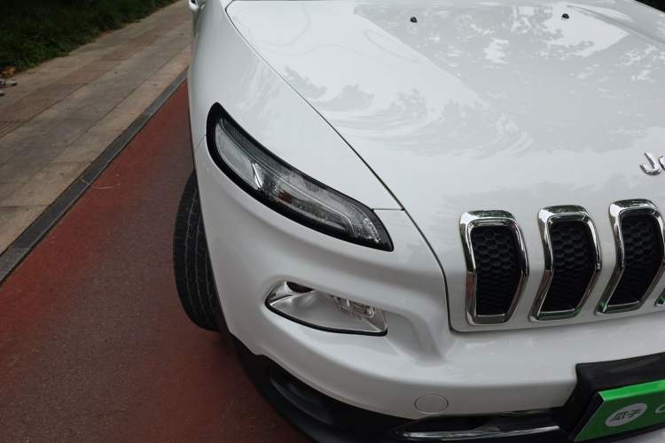 Used Jeep Cherokee 2017 2.0L Superior Edition Right Front Headlight