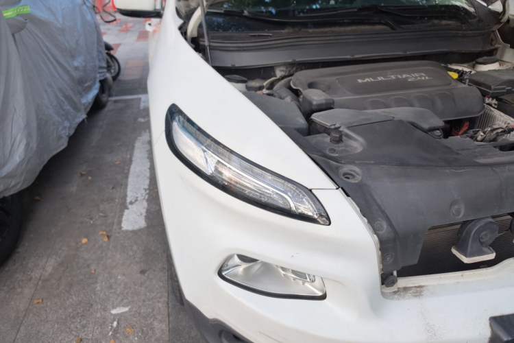 Used Jeep Cherokee 2017 2.4L Leading Edition Right Front Headlight