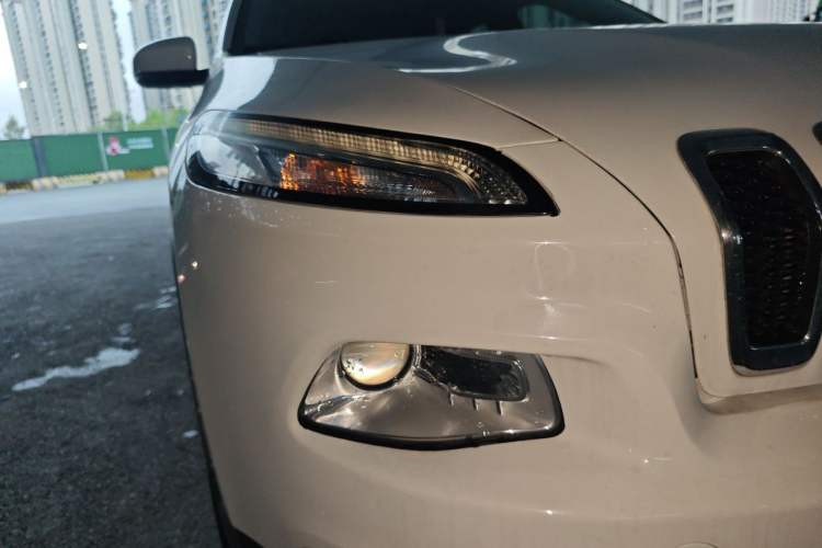 Used Jeep Cherokee 2017 2.4L Leading Smart Edition Right Front Headlight