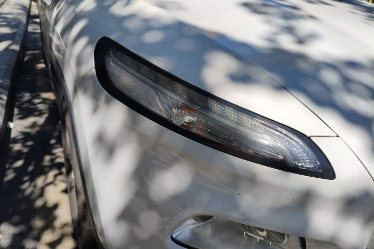 Used Jeep Cherokee 2017 2.4L Leading Edition Right Front Headlight