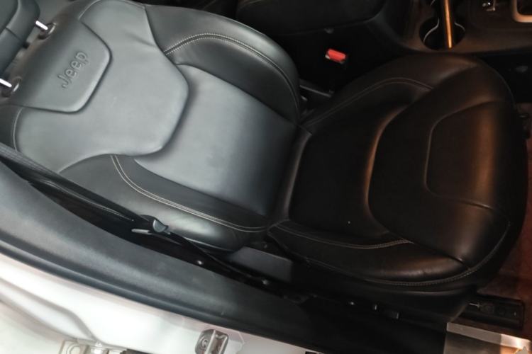 Used Jeep Cherokee 2017 2.0L Superior Edition Right Front Seat