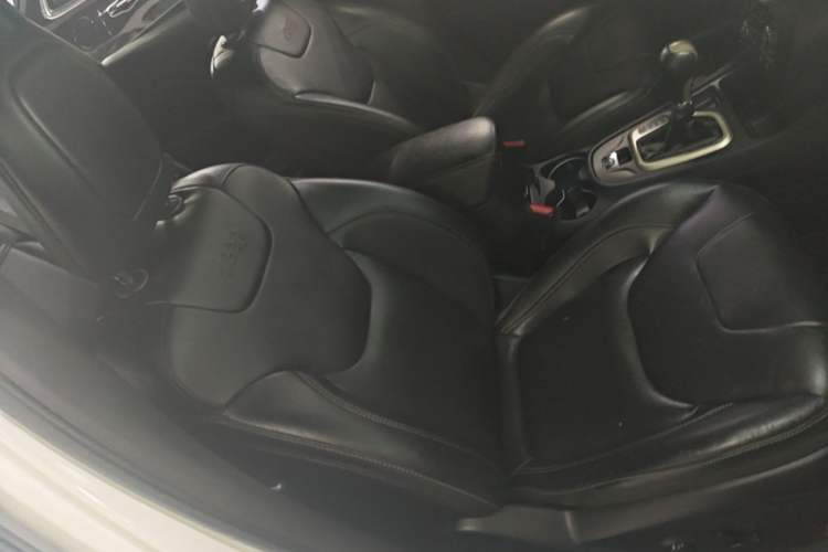 Used Jeep Cherokee 2017 2.4L Leading Smart Edition Right Front Seat