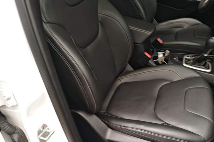 Used Jeep Cherokee 2017 2.0L Superior Edition Right Front Seat