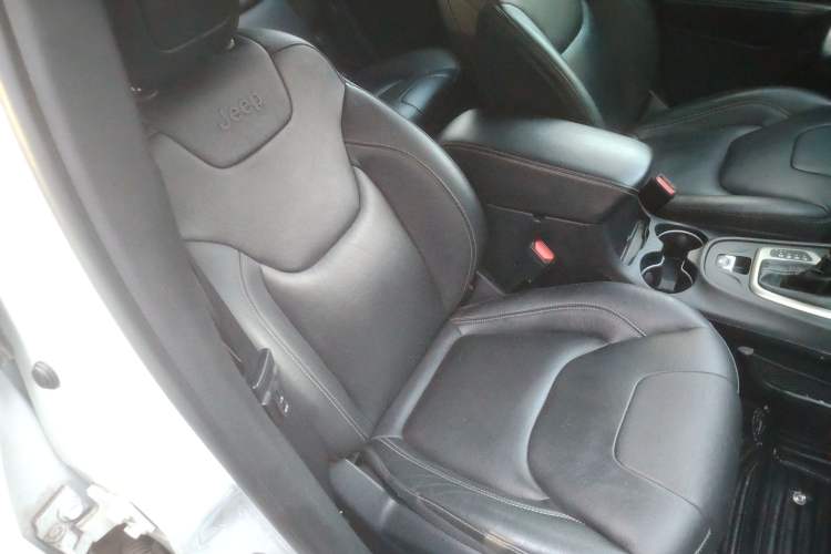 Used Jeep Cherokee 2017 2.4L Leading Edition Right Front Seat