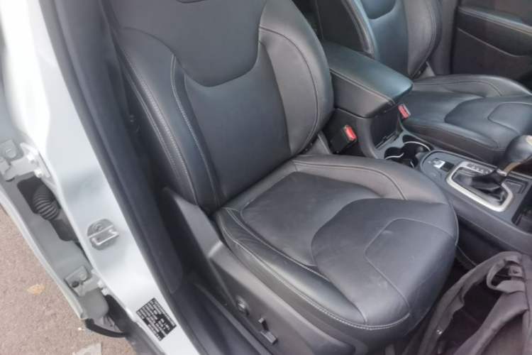 Used Jeep Cherokee 2017 2.0L Superior Edition Right Front Seat