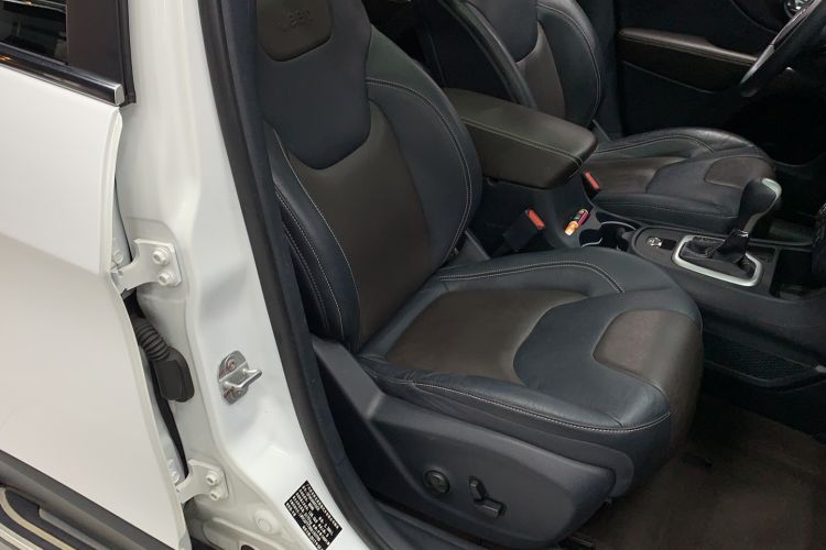 Used Jeep Cherokee 2017 2.4L Leading Edition Right Front Seat