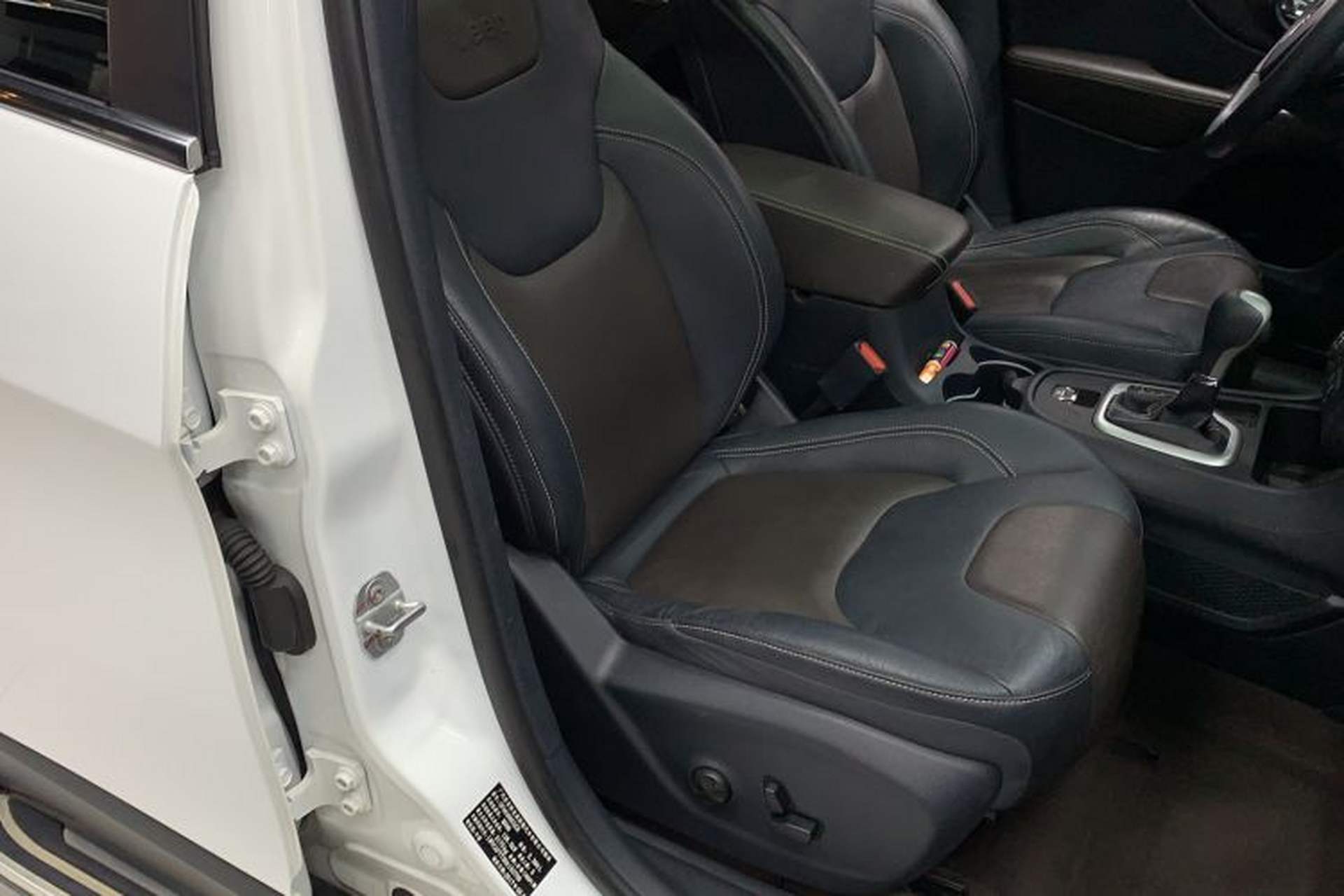 Used Jeep Cherokee 2017 2.4L Leading Edition Right Front Seat