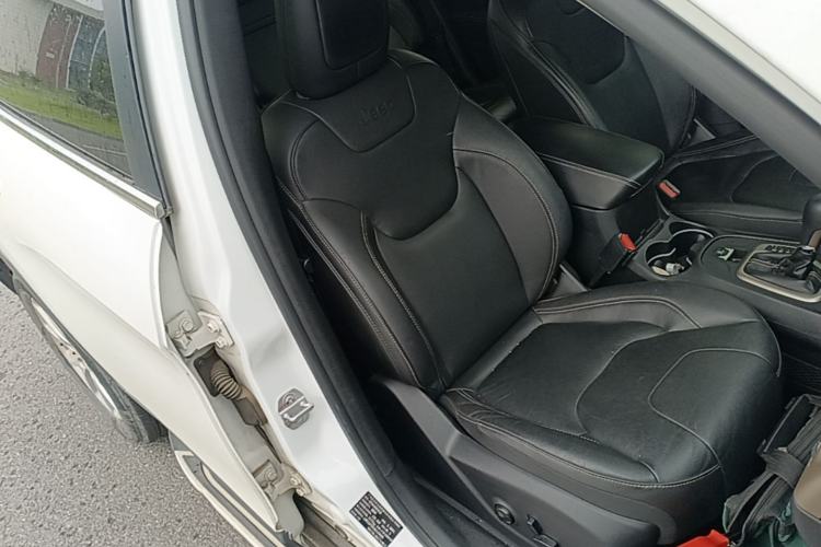 Used Jeep Cherokee 2017 2.4L Leading Smart Edition Right Front Seat