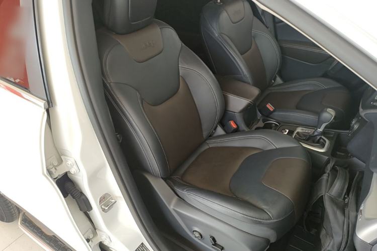 Used Jeep Cherokee 2017 2.4L Leading Edition Right Front Seat