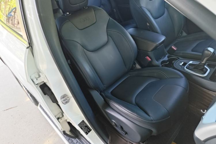 Used Jeep Cherokee 2017 2.4L Leading Edition Right Front Seat