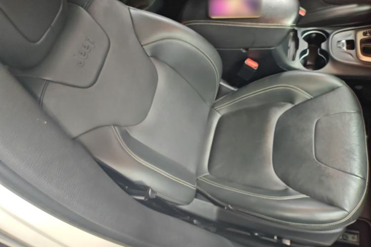 Used Jeep Cherokee 2017 2.0L Superior Edition Right Front Seat