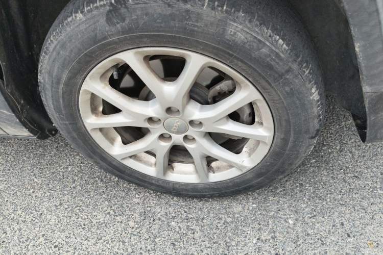 Used Jeep Cherokee 2017 2.4L Leading Smart Edition Right Front Wheel Hub