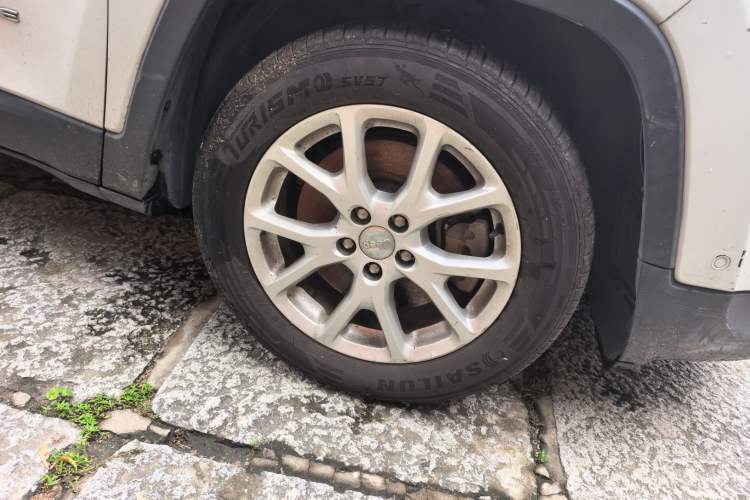 Used Jeep Cherokee 2017 2.4L Leading Smart Edition Right Front Wheel Hub