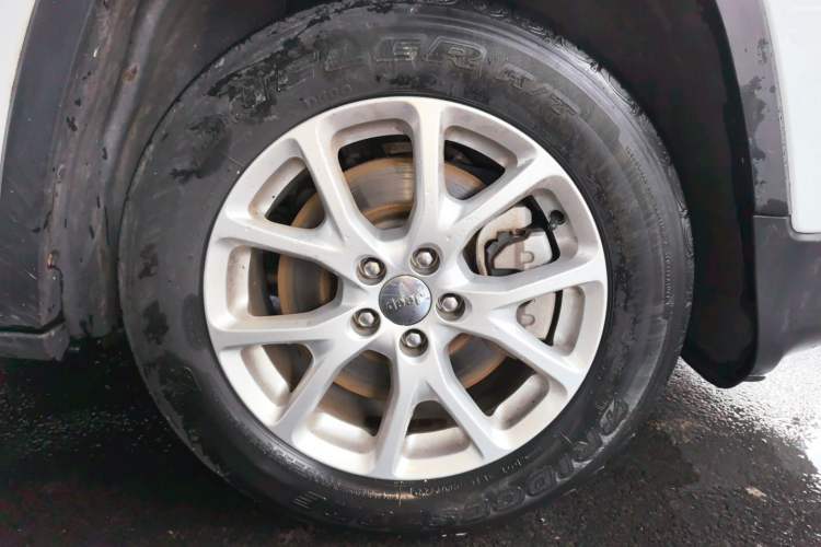 Used Jeep Cherokee 2017 2.4L Leading Smart Edition Right Front Wheel Hub