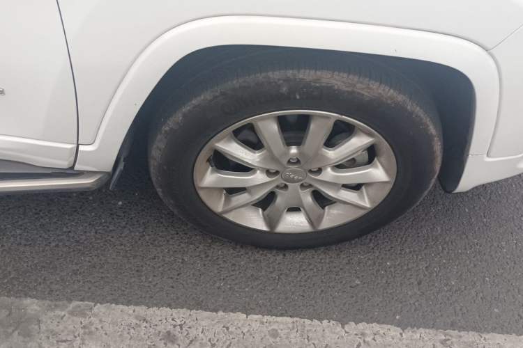 Used Jeep Cherokee 2017 2.4L Professional Edition Right Front Wheel Hub