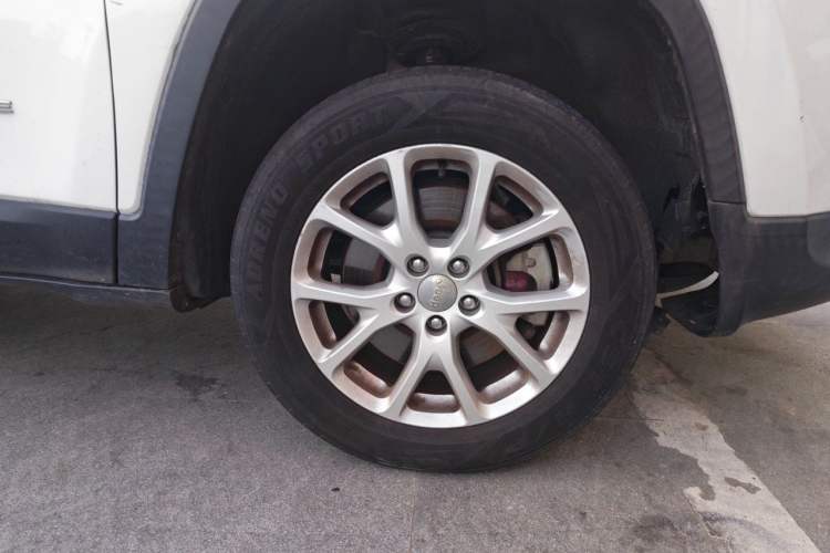 Used Jeep Cherokee 2017 2.4L Leading Edition Right Front Wheel Hub