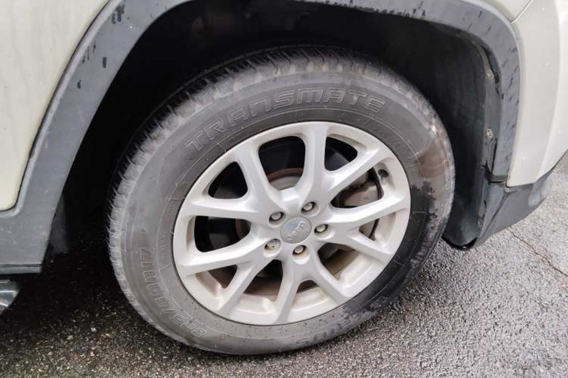 Used Jeep Cherokee 2017 2.4L Leading Smart Edition Right Front Wheel Hub