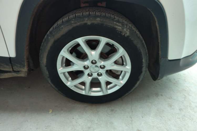 Used Jeep Cherokee 2017 2.4L Leading Smart Edition Right Front Wheel Hub