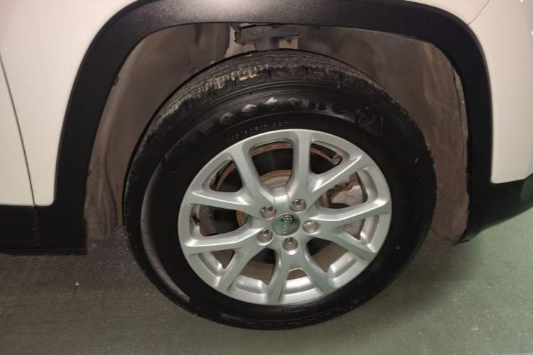 Used Jeep Cherokee 2017 2.4L Leading Edition Right Front Wheel Hub