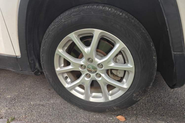 Used Jeep Cherokee 2017 2.4L Leading Smart Edition Right Front Wheel Hub