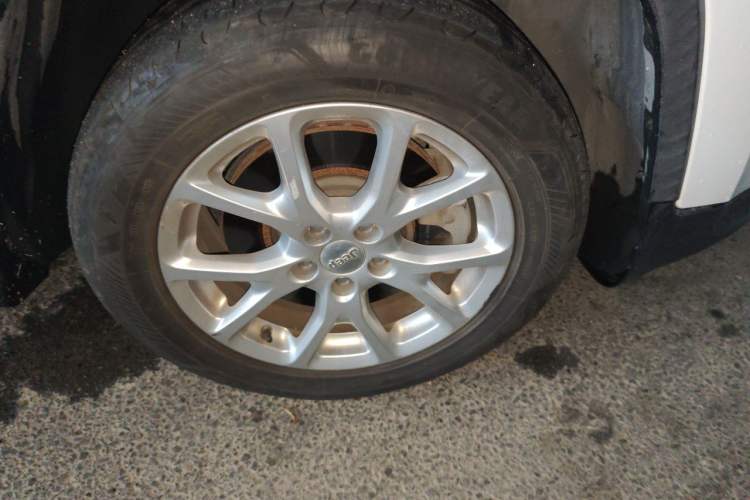 Used Jeep Cherokee 2017 2.4L Leading Smart Edition Right Front Wheel Hub