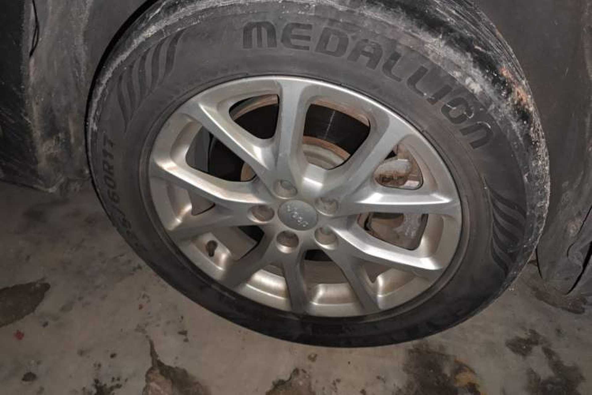 Used Jeep Cherokee 2017 2.0L Superior Edition Right Front Wheel Hub