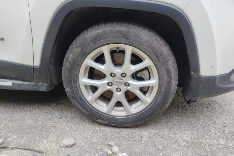 Used Jeep Cherokee 2017 2.4L Leading Edition Right Front Wheel Hub