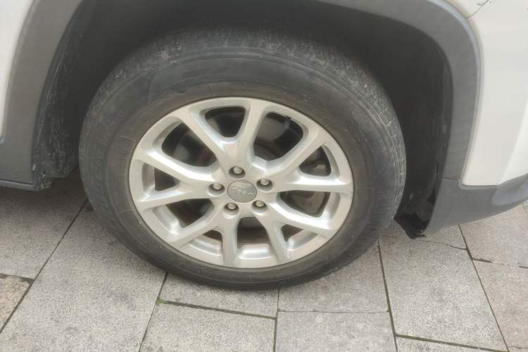Used Jeep Cherokee 2017 2.4L Leading Edition Right Front Wheel Hub