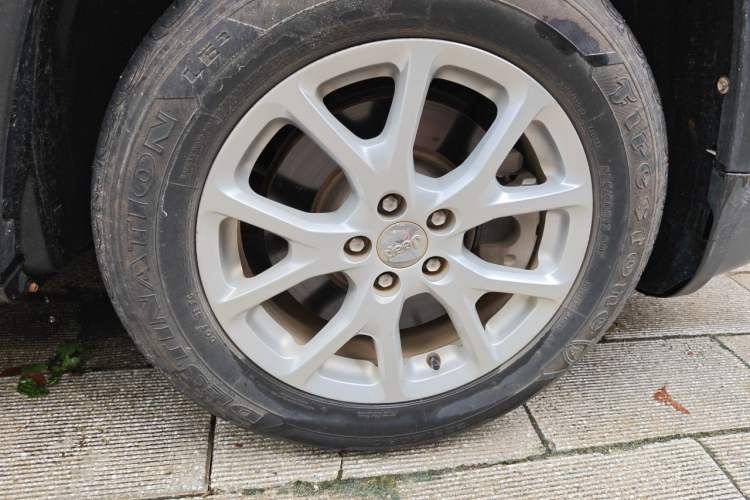 Used Jeep Cherokee 2017 2.0L Superior Edition Right Front Wheel Hub