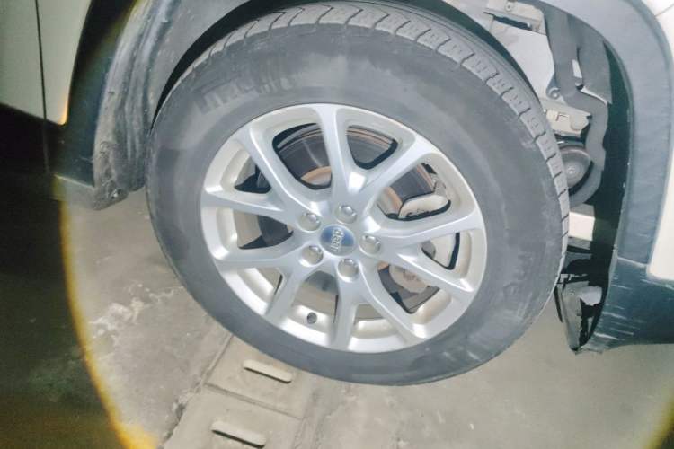 Used Jeep Cherokee 2017 2.4L Leading Smart Edition Right Front Wheel Hub