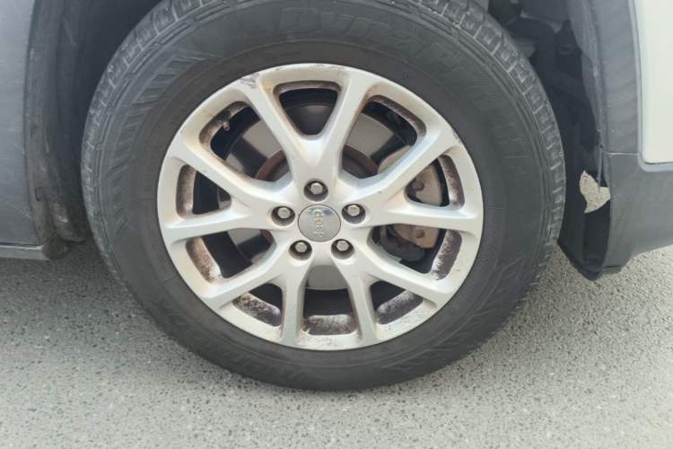 Used Jeep Cherokee 2017 2.4L Leading Smart Edition Right Front Wheel Hub