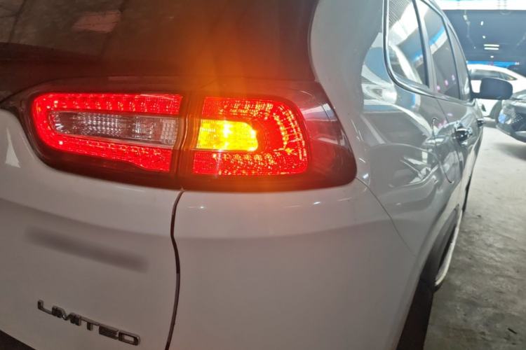 Used Jeep Cherokee 2017 2.0L Superior Edition Right Rear Taillight