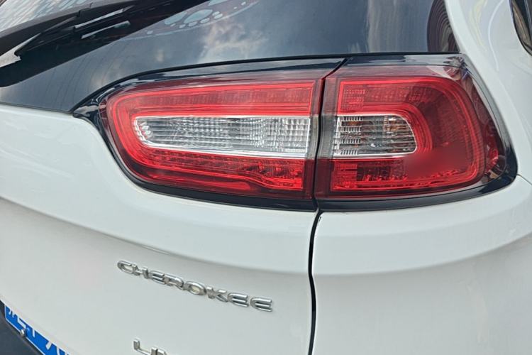 Used Jeep Cherokee 2017 2.0L Superior Edition Right Rear Taillight