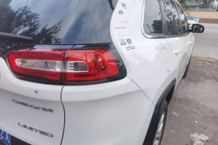 Used Jeep Cherokee 2017 2.0L Superior Edition Right Rear Taillight