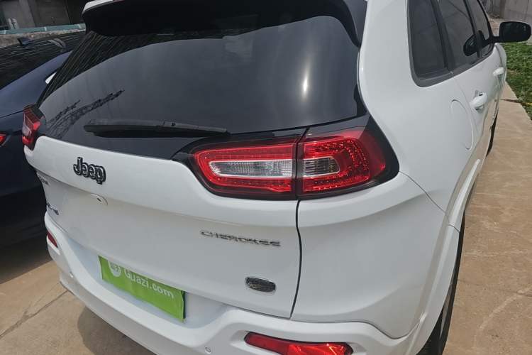 Used Jeep Cherokee 2017 2.4L Excellence Edition Right Rear Taillight