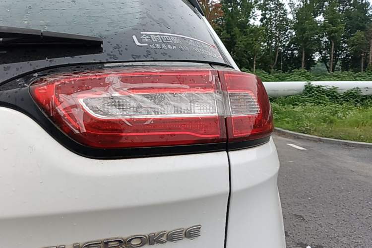 Used Jeep Cherokee 2017 2.4L Leading Smart Edition Right Rear Taillight