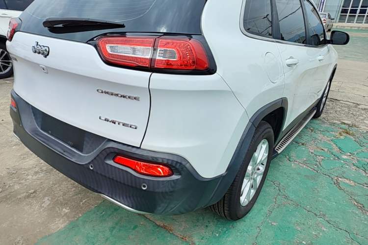 Used Jeep Cherokee 2017 2.0L Superior Edition Right Rear Taillight