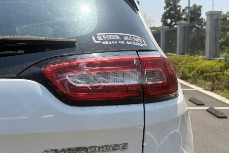 Used Jeep Cherokee 2017 2.4L Leading Smart Edition Right Rear Taillight