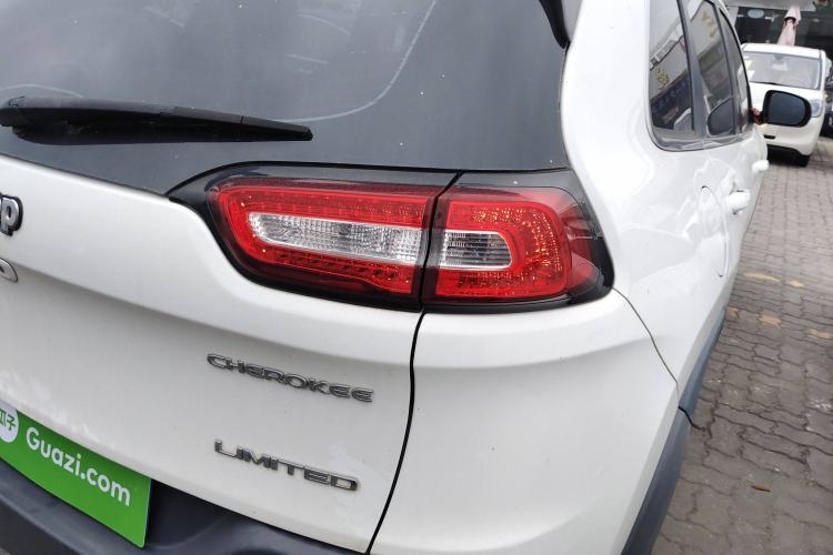 Used Jeep Cherokee 2017 2.0L Superior Edition Right Rear Taillight