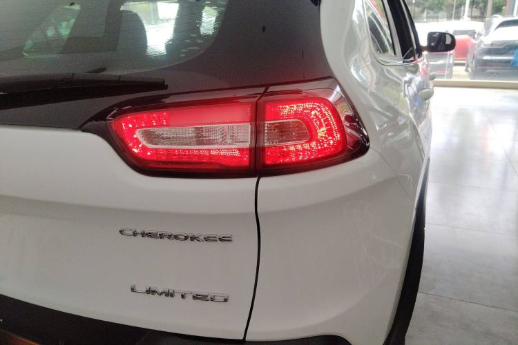 Used Jeep Cherokee 2017 2.0L Superior Edition Right Rear Taillight
