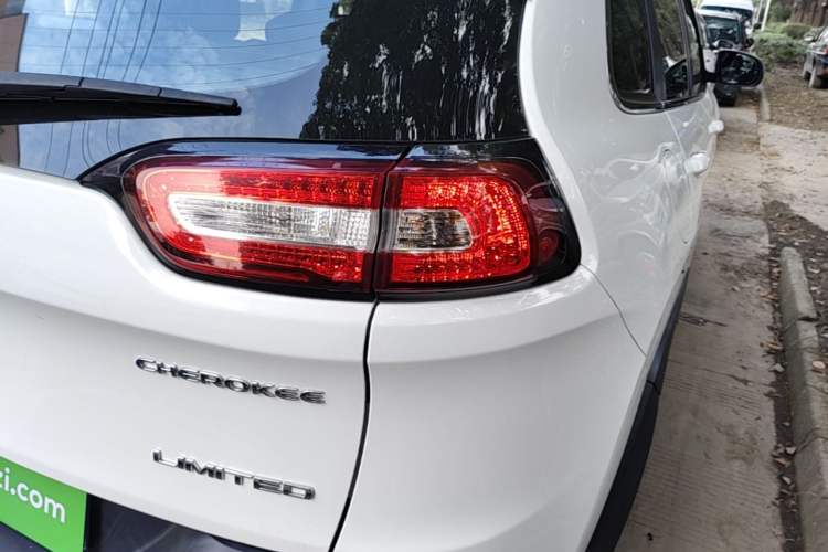 Used Jeep Cherokee 2017 2.0L Superior Edition Right Rear Taillight