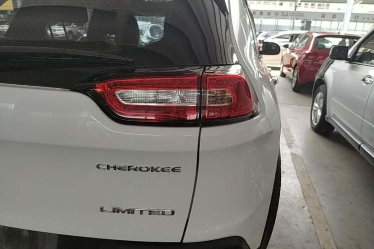 Used Jeep Cherokee 2017 2.0L Superior Edition Right Rear Taillight